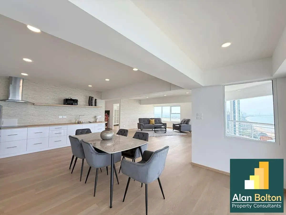 Large balcony with a sea view for rent in Jomtien photo 8