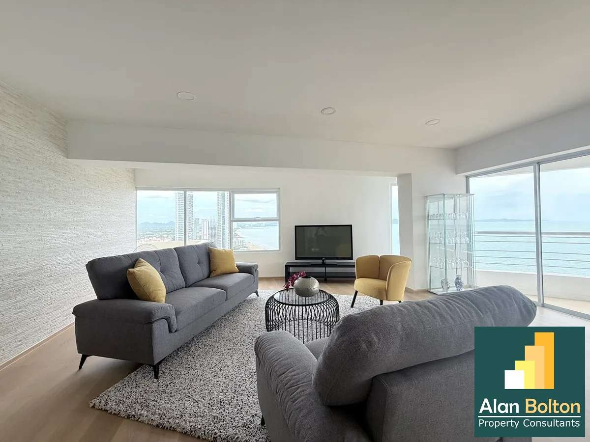 Large balcony with a sea view for rent in Jomtien photo 6