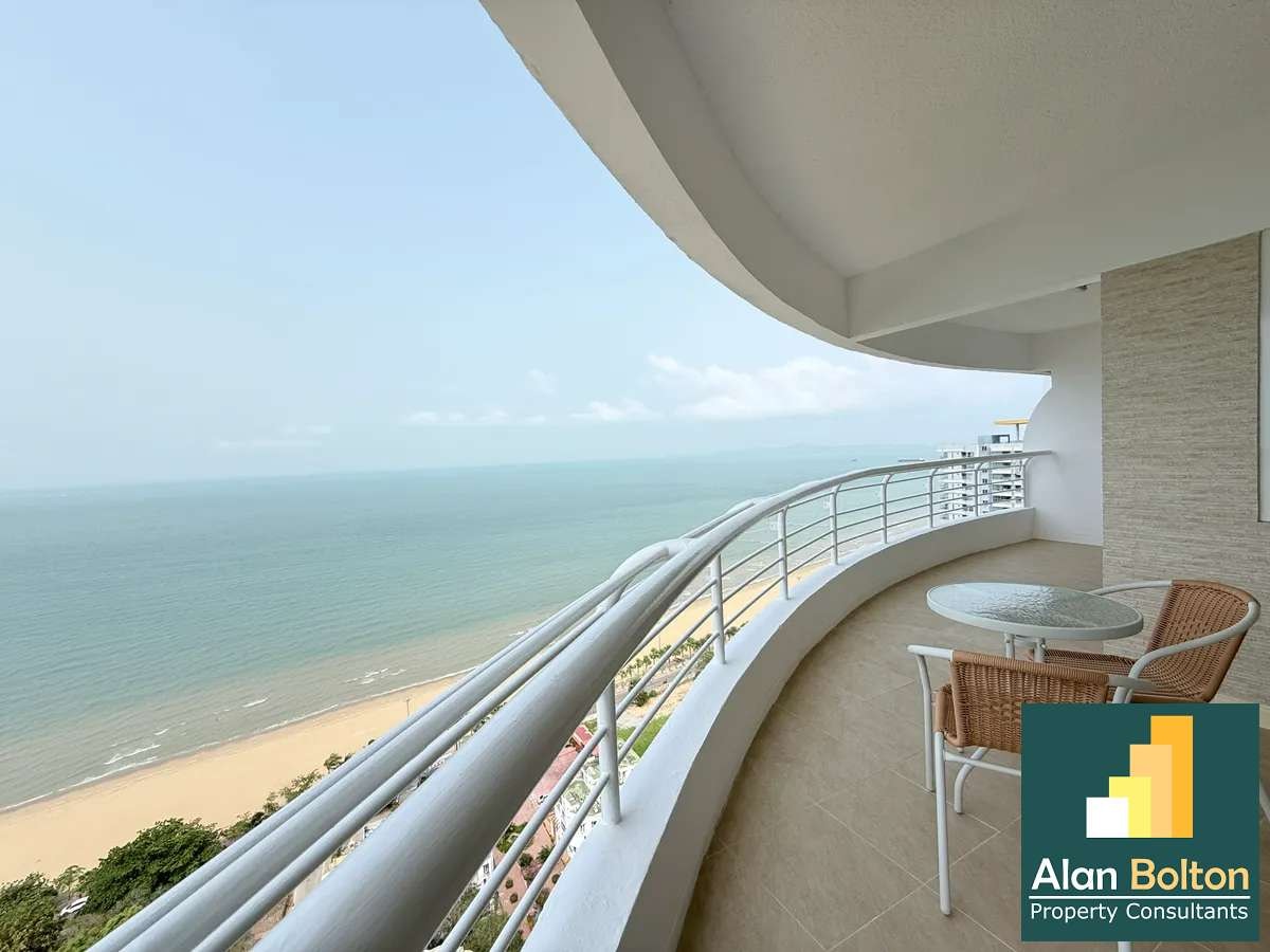 Large balcony with a sea view for rent in Jomtien
