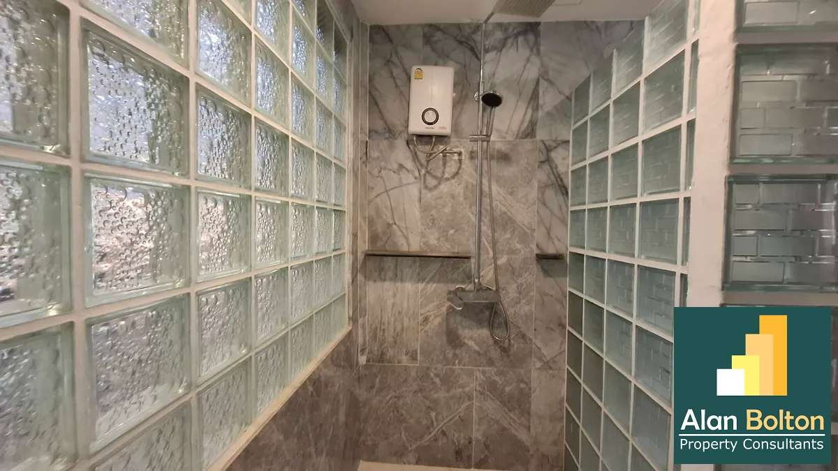 Spacious 3-Bedroom Condo with Large Balcony at Royal Hill Resort – Thappraya Road photo 9