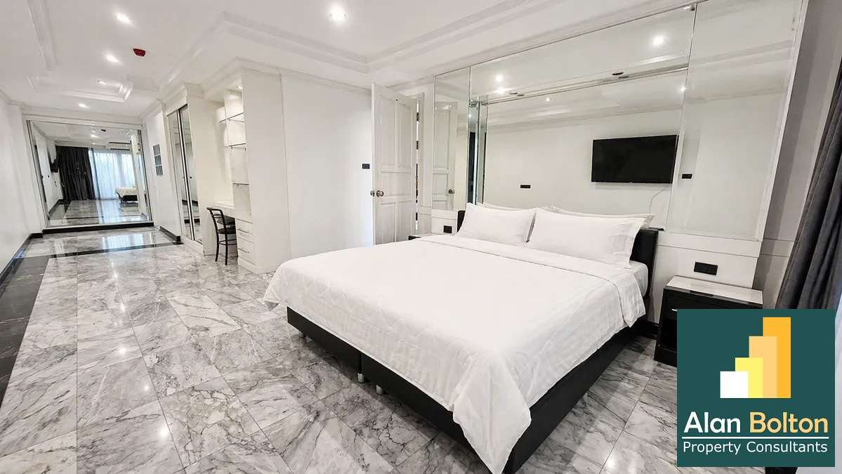 Spacious 3-Bedroom Condo with Large Balcony at Royal Hill Resort – Thappraya Road photo 12