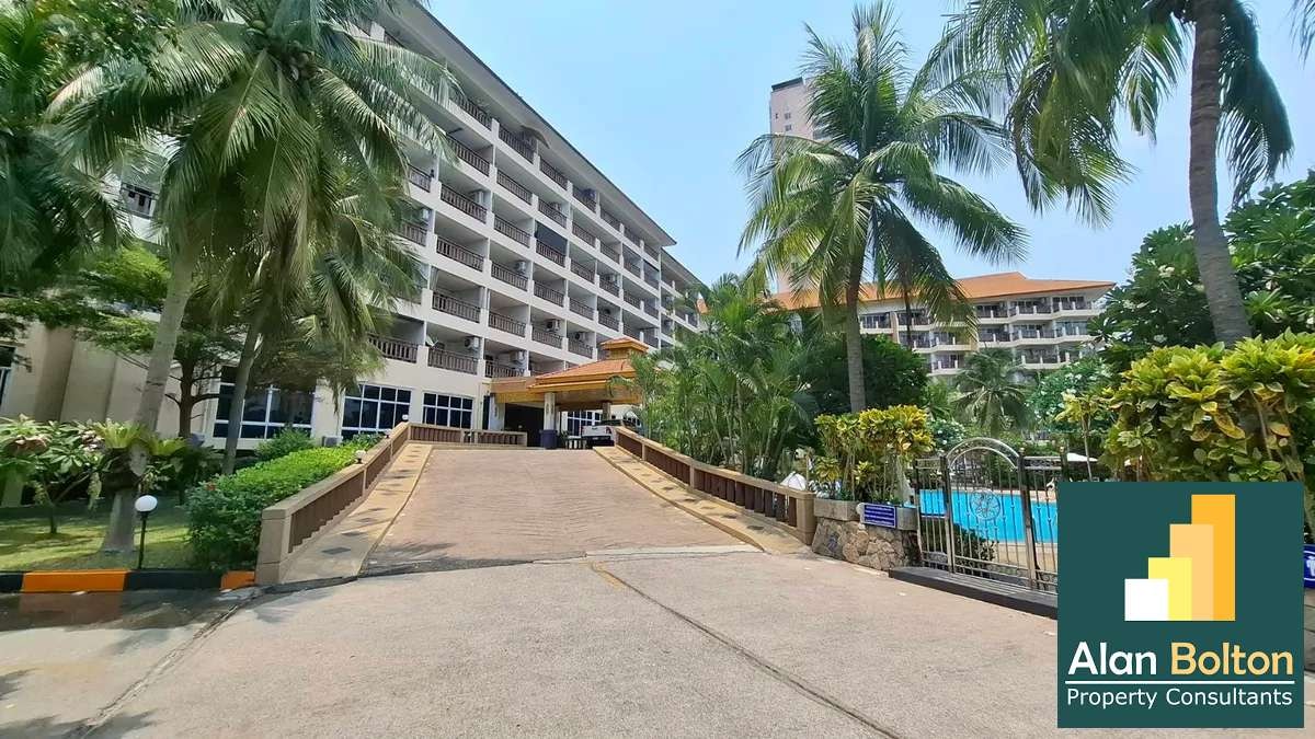 Spacious 3-Bedroom Condo with Large Balcony at Royal Hill Resort – Thappraya Road photo 3