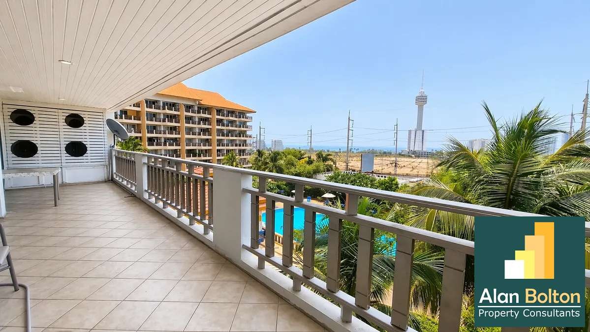 Spacious 3-Bedroom Condo with Large Balcony at Royal Hill Resort – Thappraya Road photo 8