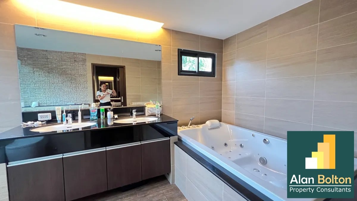 Beautiful Pool Villa For Rent In Huay-yai photo 4