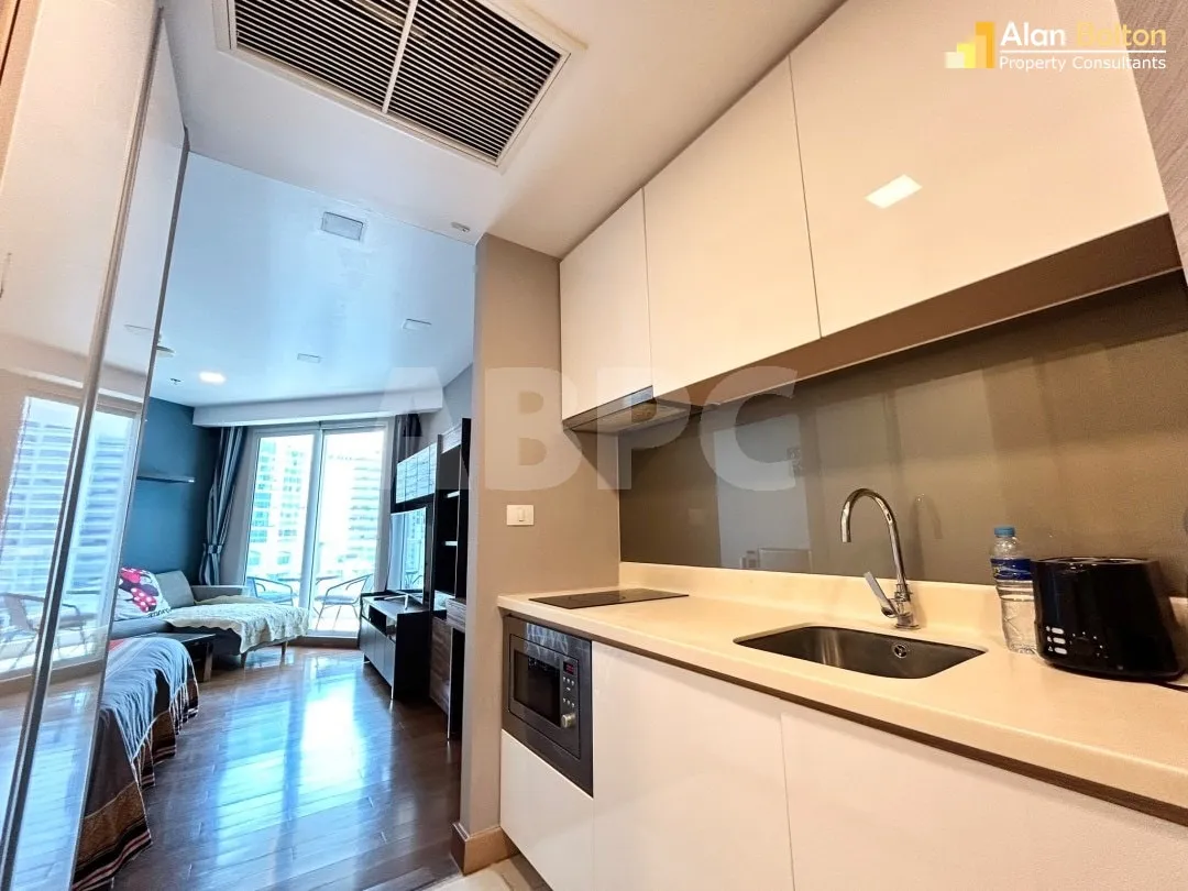 Studio Bed 1 Bath in Wong Amat ABPC1195 photo 3