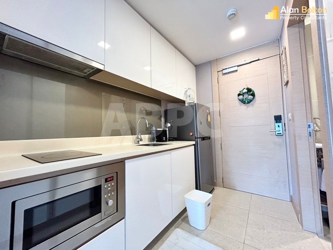 Studio Bed 1 Bath in Wong Amat ABPC1195 photo 10