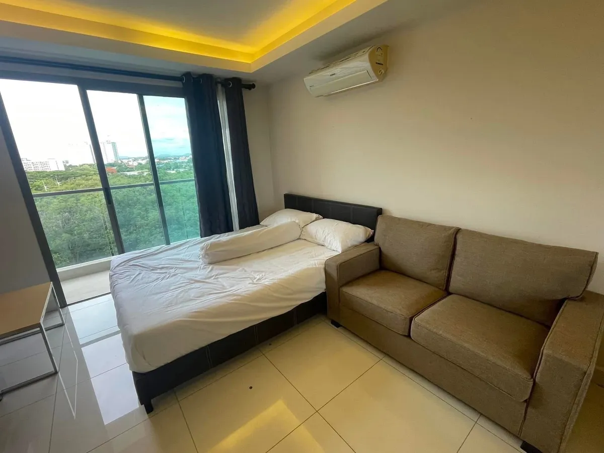 Studio Condo For Rent photo 16