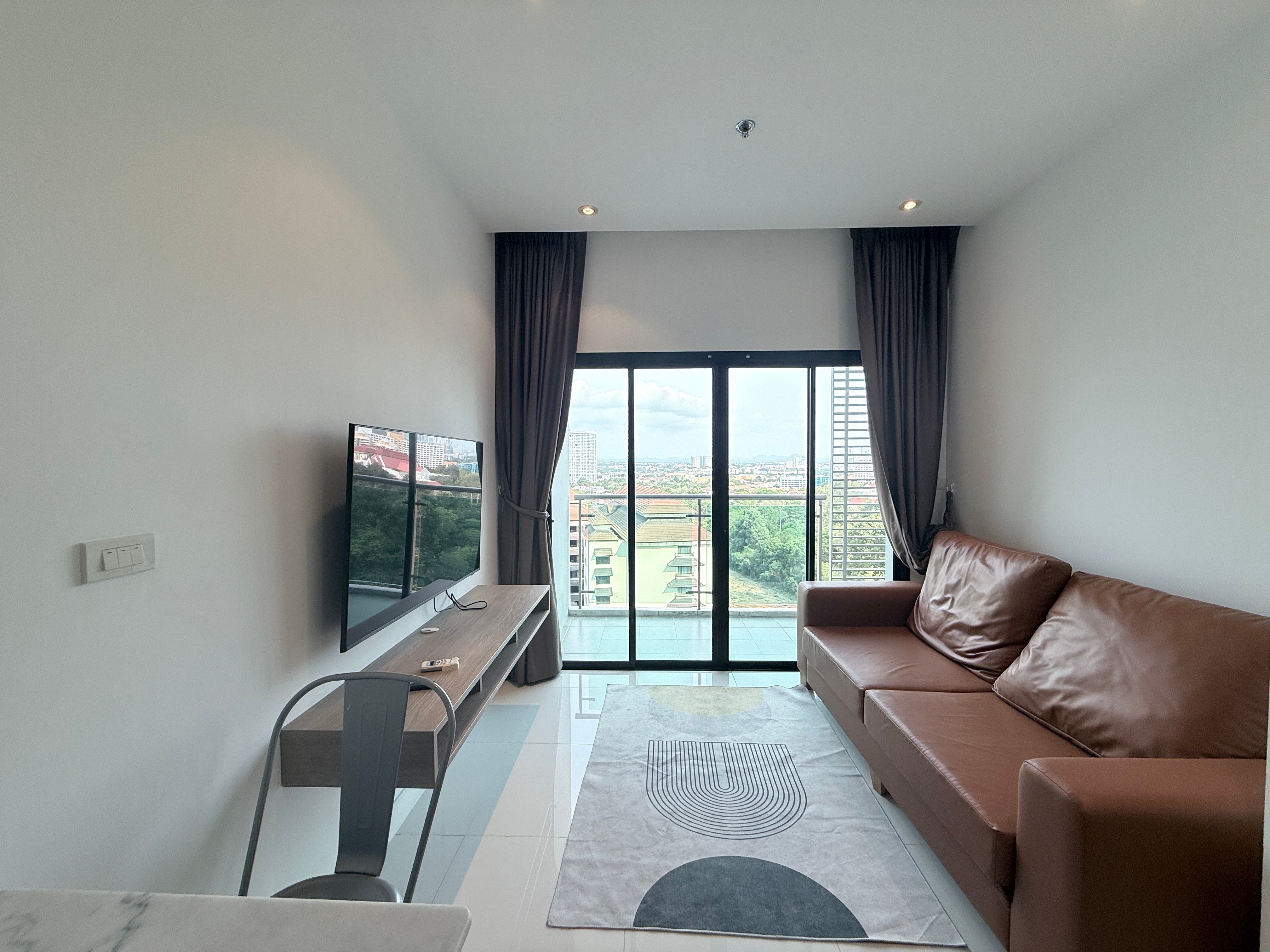 Pool view in pratumnak for rent photo 31