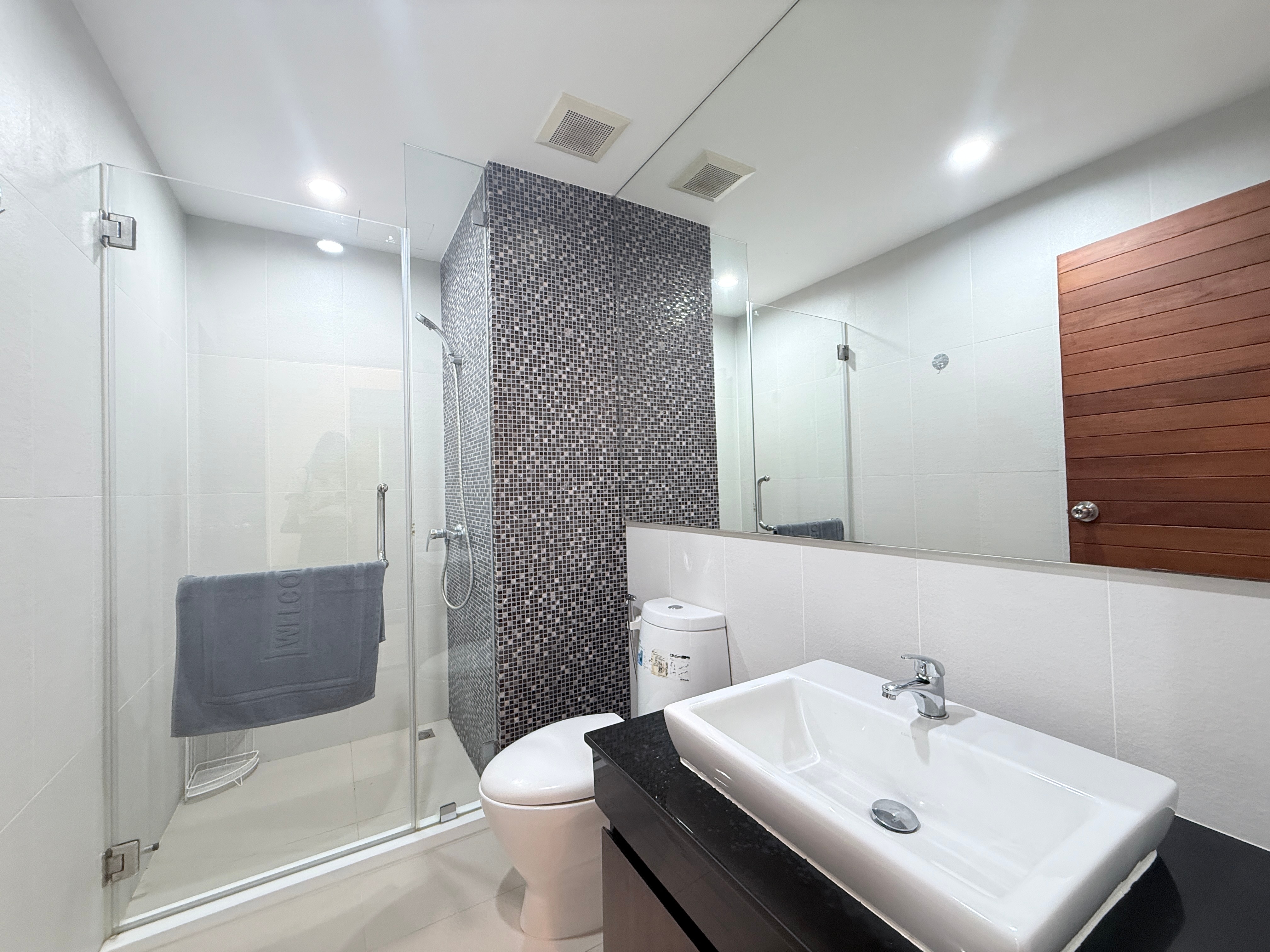 Pool view in pratumnak for rent photo 18