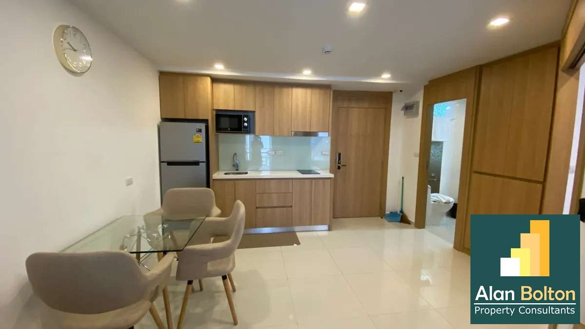 Pool view in pratumnak for rent photo 8