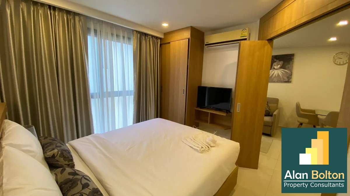 Pool view in pratumnak for rent photo 9