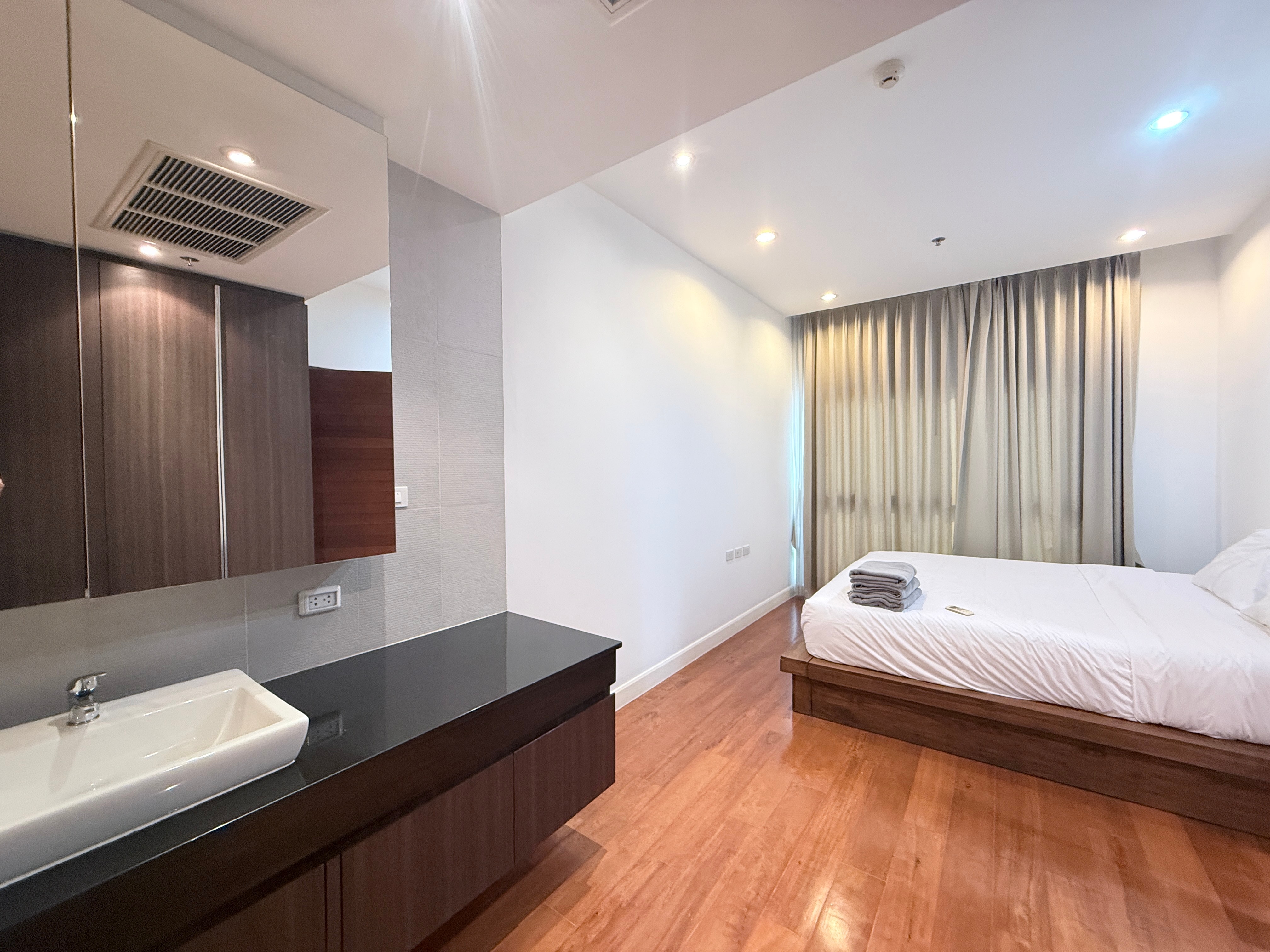Pool view in pratumnak for rent photo 14