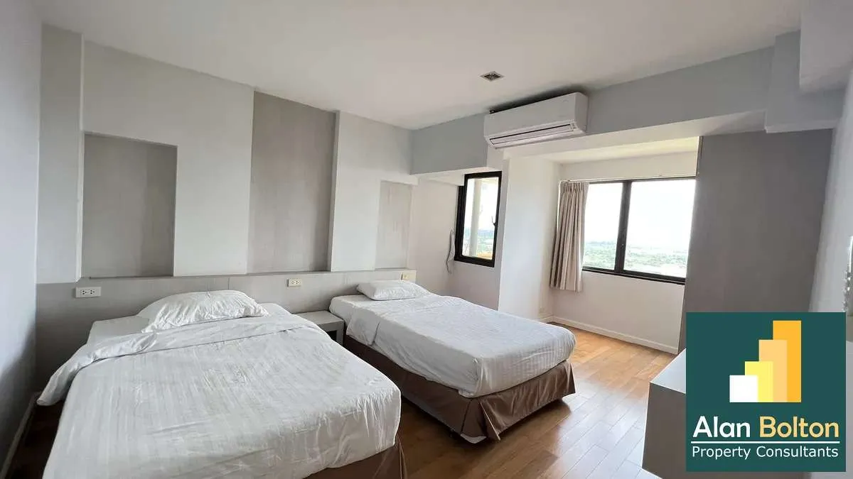 Large Beachfront Ocean View 3 Bed 3 Bath Condo in Na Jomtien photo 8