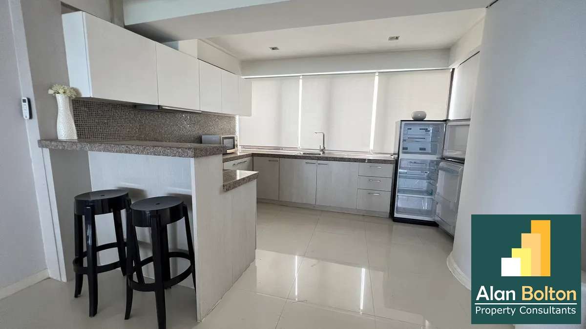 Large Beachfront Ocean View 3 Bed 3 Bath Condo in Na Jomtien photo 7