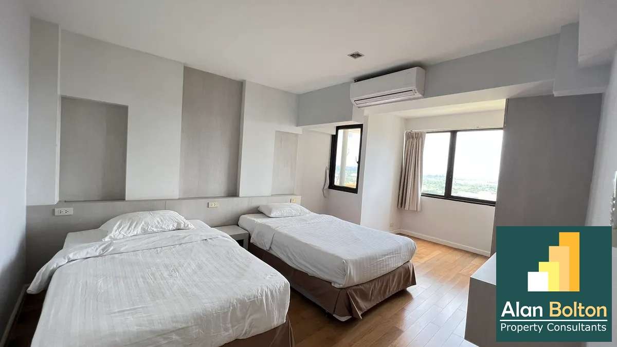 Large Beachfront Ocean View 3 Bed 3 Bath Condo in Na Jomtien photo 9