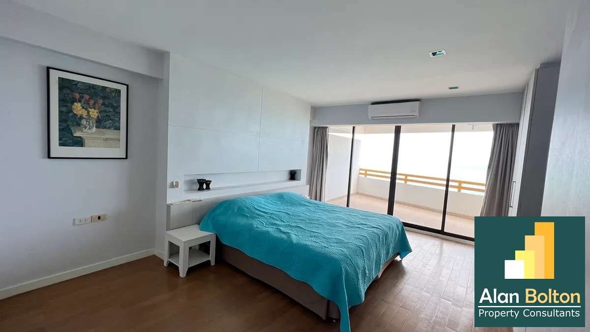 Large Beachfront Ocean View 3 Bed 3 Bath Condo in Na Jomtien photo 11