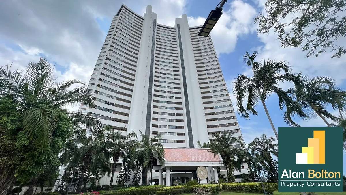 Large Beachfront Ocean View 3 Bed 3 Bath Condo in Na Jomtien photo 3