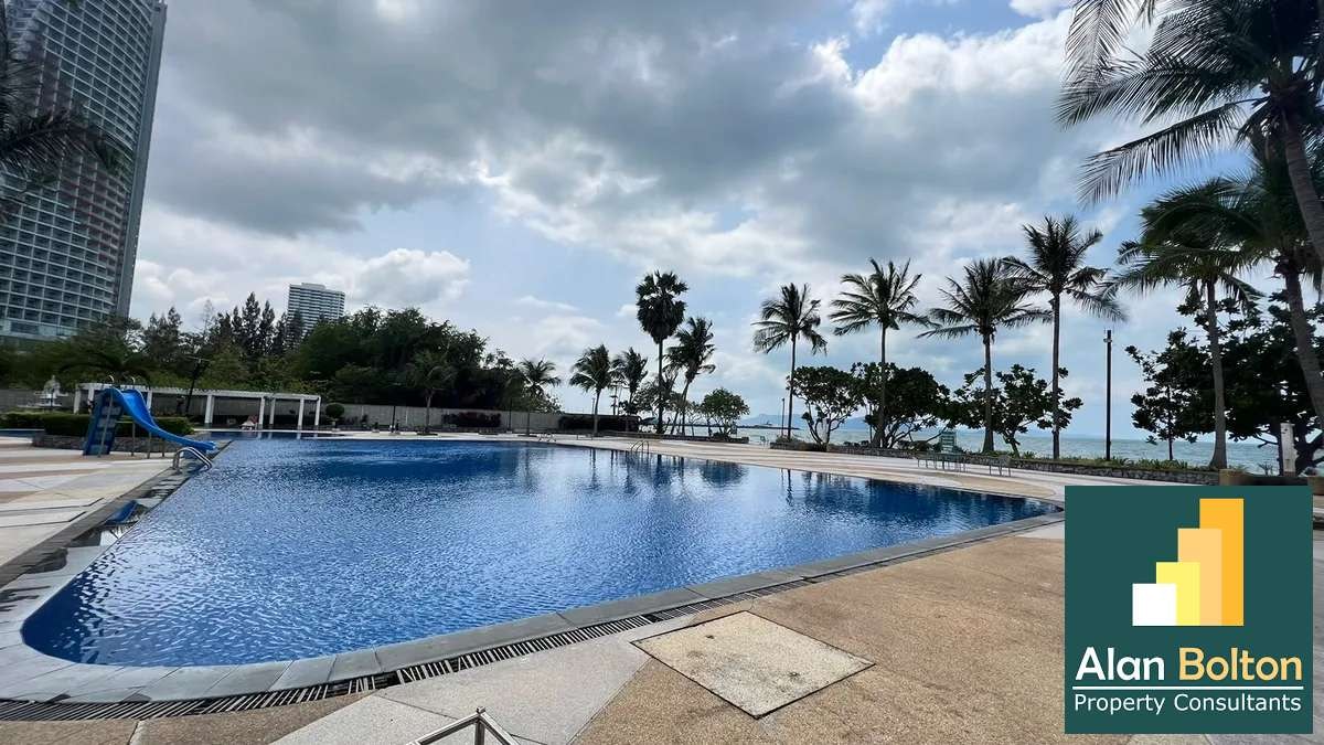 Large Beachfront Ocean View 3 Bed 3 Bath Condo in Na Jomtien photo 8