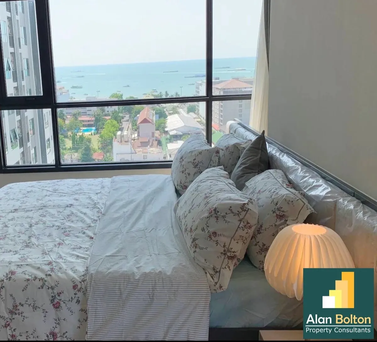 Like New Two Bedrooms Condominium In Central Pattaya For Sale photo 2