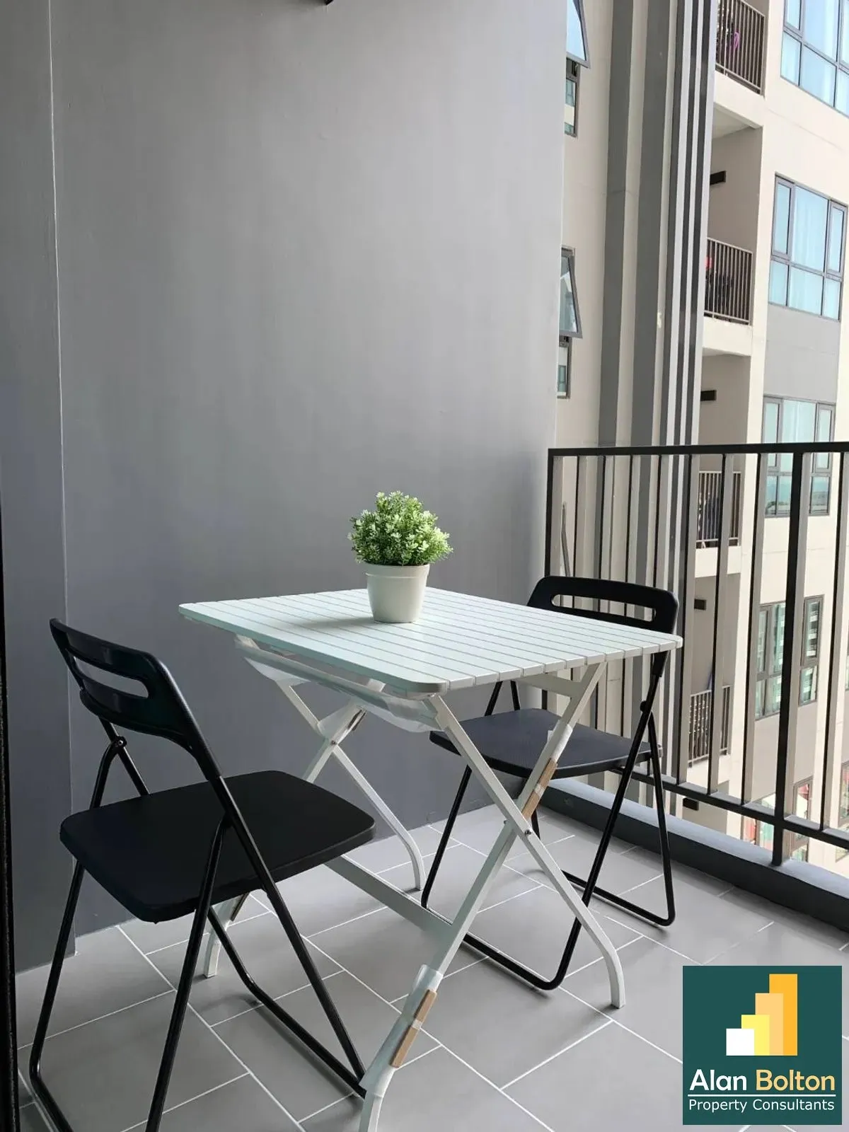 Like New Two Bedrooms Condominium In Central Pattaya For Sale photo 5
