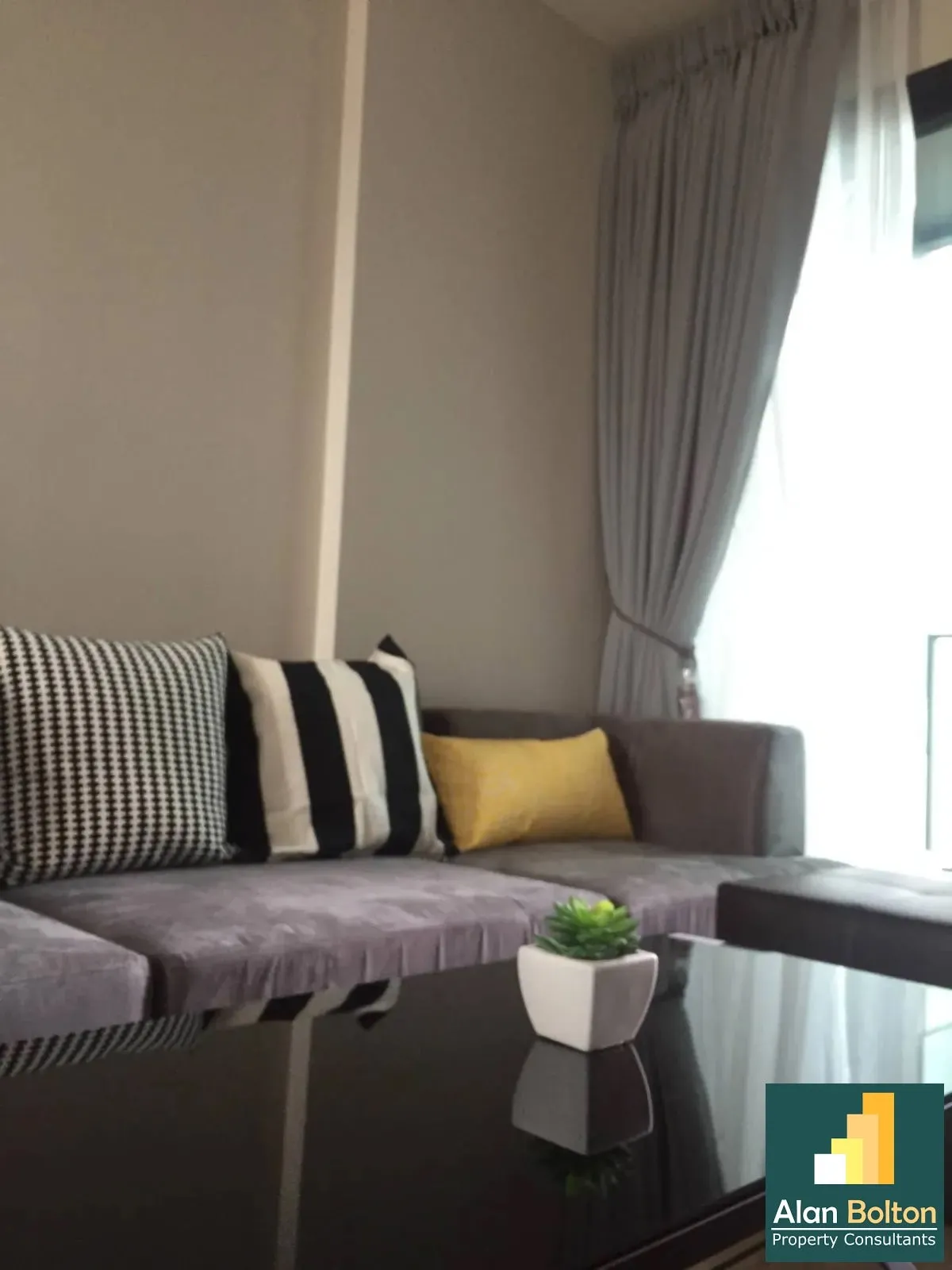 Like New Two Bedrooms Condominium In Central Pattaya For Sale photo 7