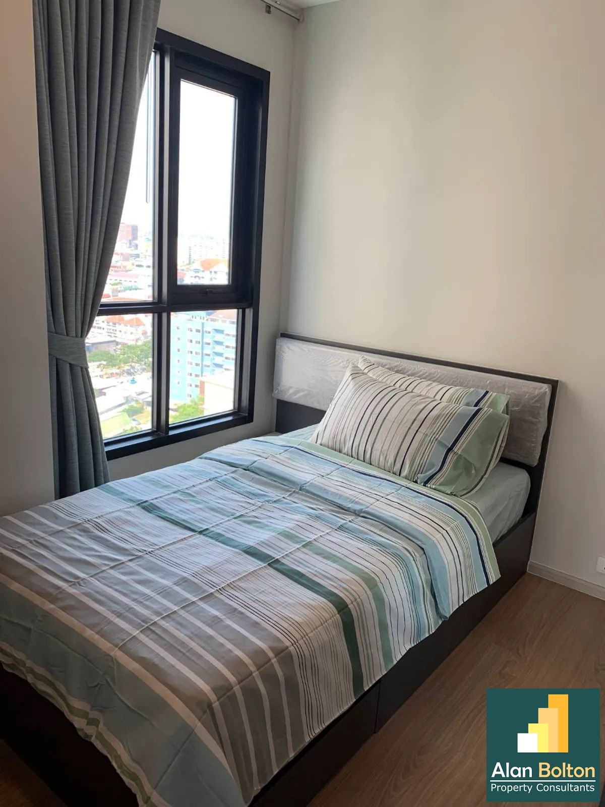 Like New Two Bedrooms Condominium In Central Pattaya For Sale photo 4