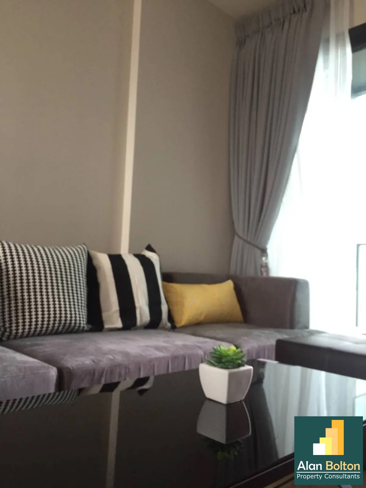 Like New Two Bedrooms Condominium In Central Pattaya For Sale photo 7