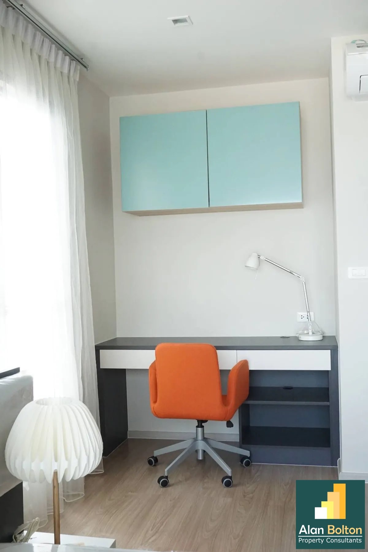 Like New Two Bedrooms Condominium In Central Pattaya For Sale photo 6