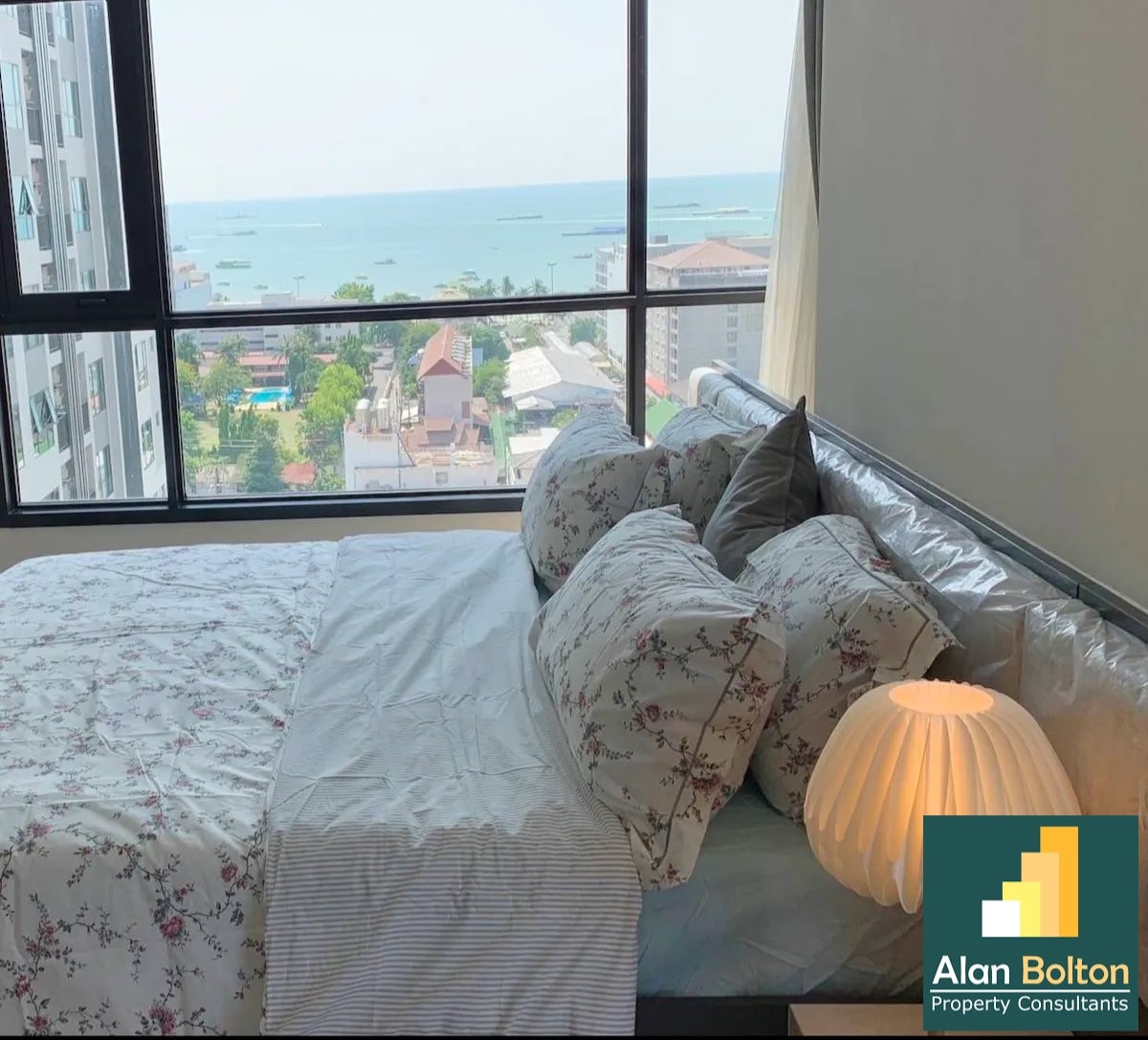 Like New Two Bedrooms Condominium In Central Pattaya For Sale photo 2