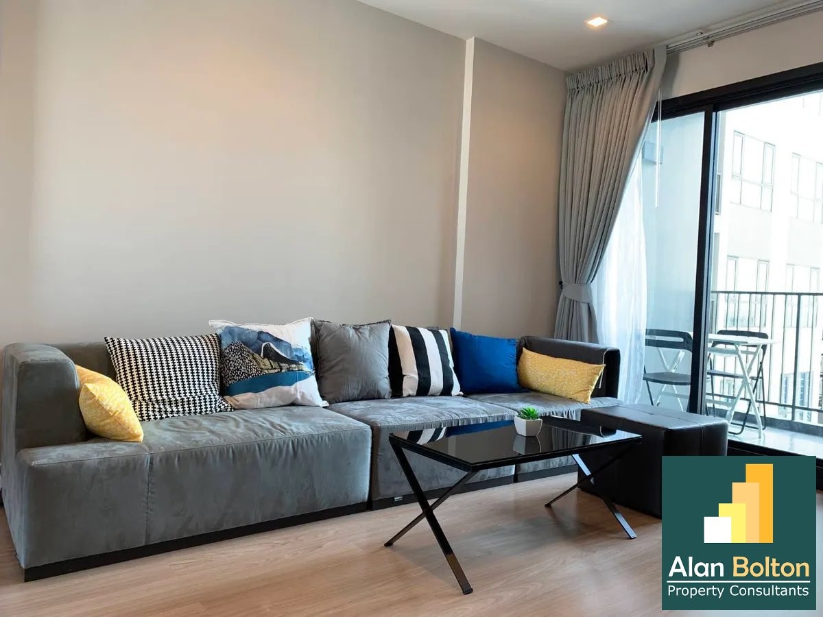 Like New Two Bedrooms Condominium In Central Pattaya For Sale photo 11
