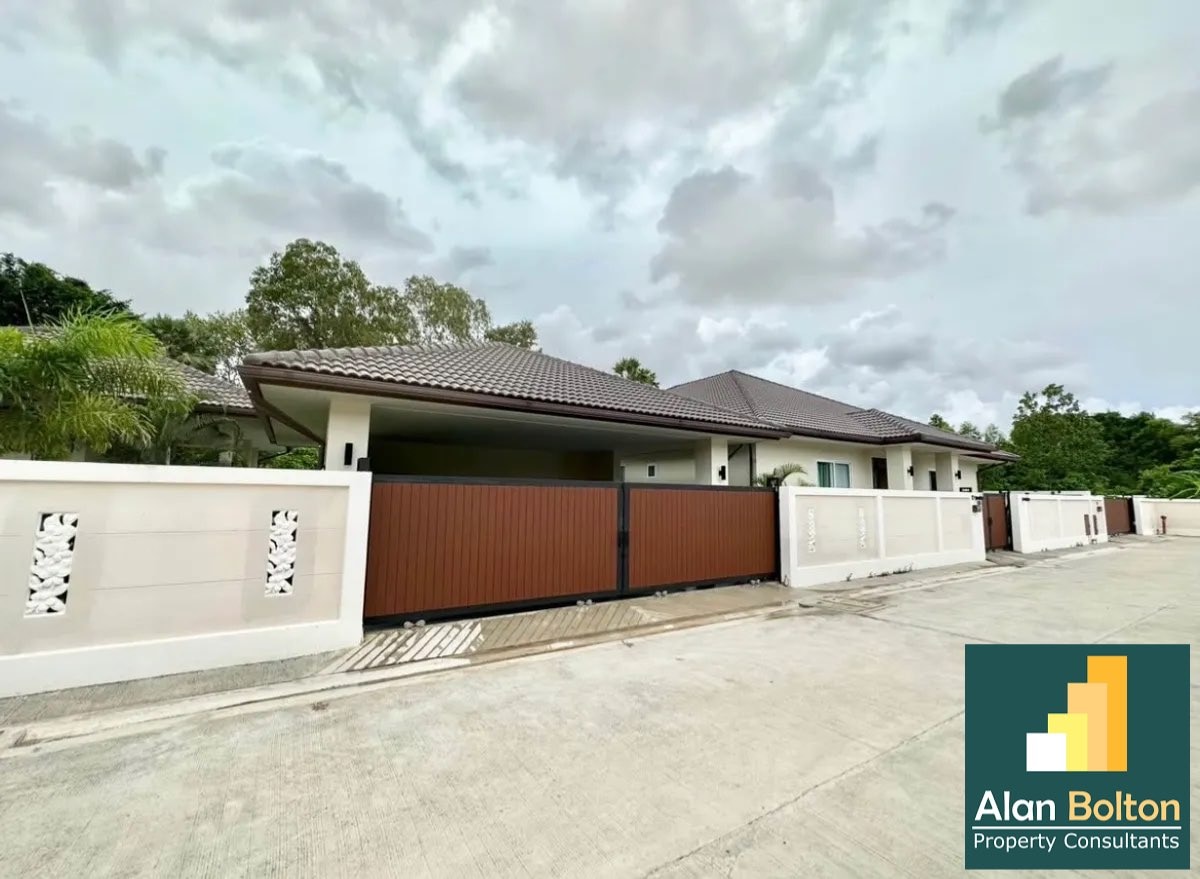 Pool Villa 6 Bedrooms 7 Bathrooms in Huay yai photo 2