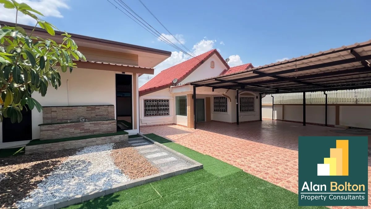 5 Bedrooms 3 Bathrooms in East Pattaya