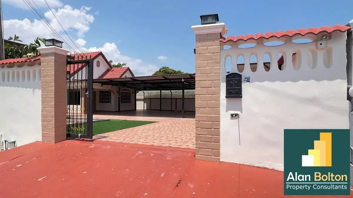 5 Bedrooms 4 Bathrooms in East Pattaya photo 2