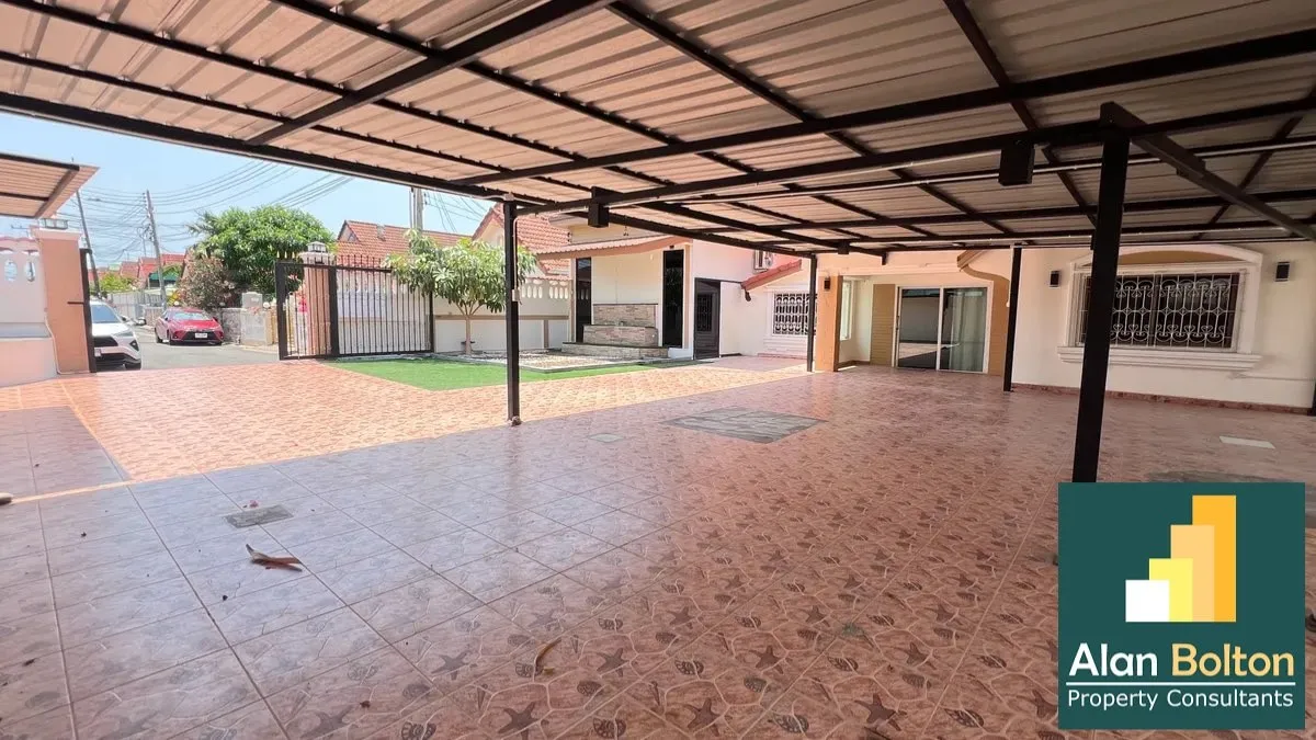 5 Bedrooms 4 Bathrooms in East Pattaya photo 4