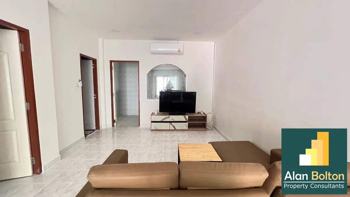 5 Bedrooms 4 Bathrooms in East Pattaya photo 6
