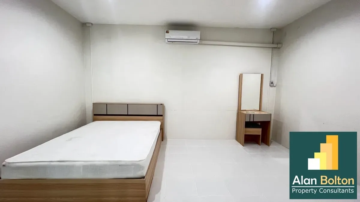 5 Bedrooms 4 Bathrooms in East Pattaya photo 10