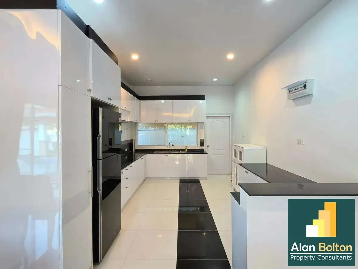Luxury modern house for rent photo 14