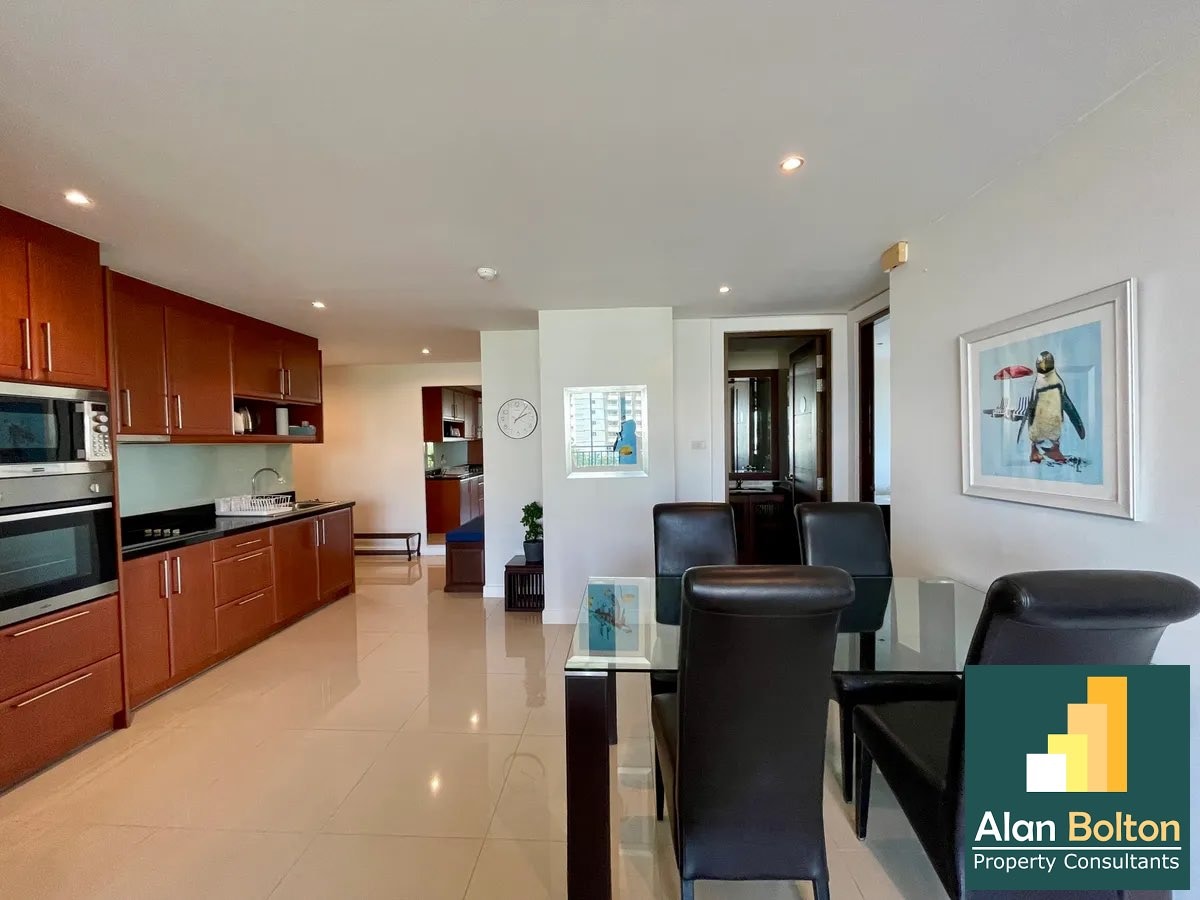 Jomtien Penthouse For sale 2 Bedroom 2 Bathroom 100 SQM In Thai Ownership photo 2