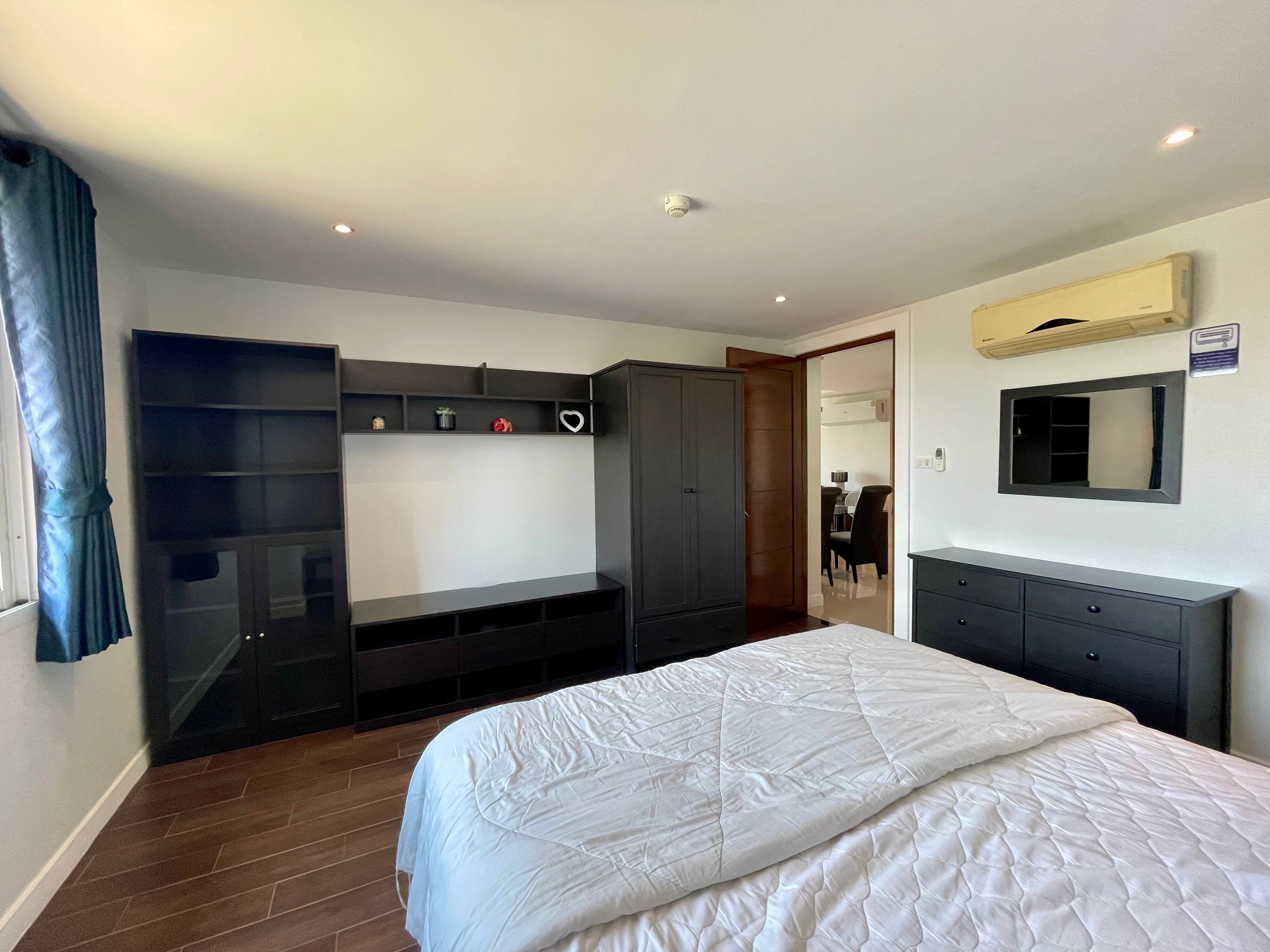 Jomtien Penthouse For sale 2 Bedroom 2 Bathroom 100 SQM In Thai Ownership photo 26