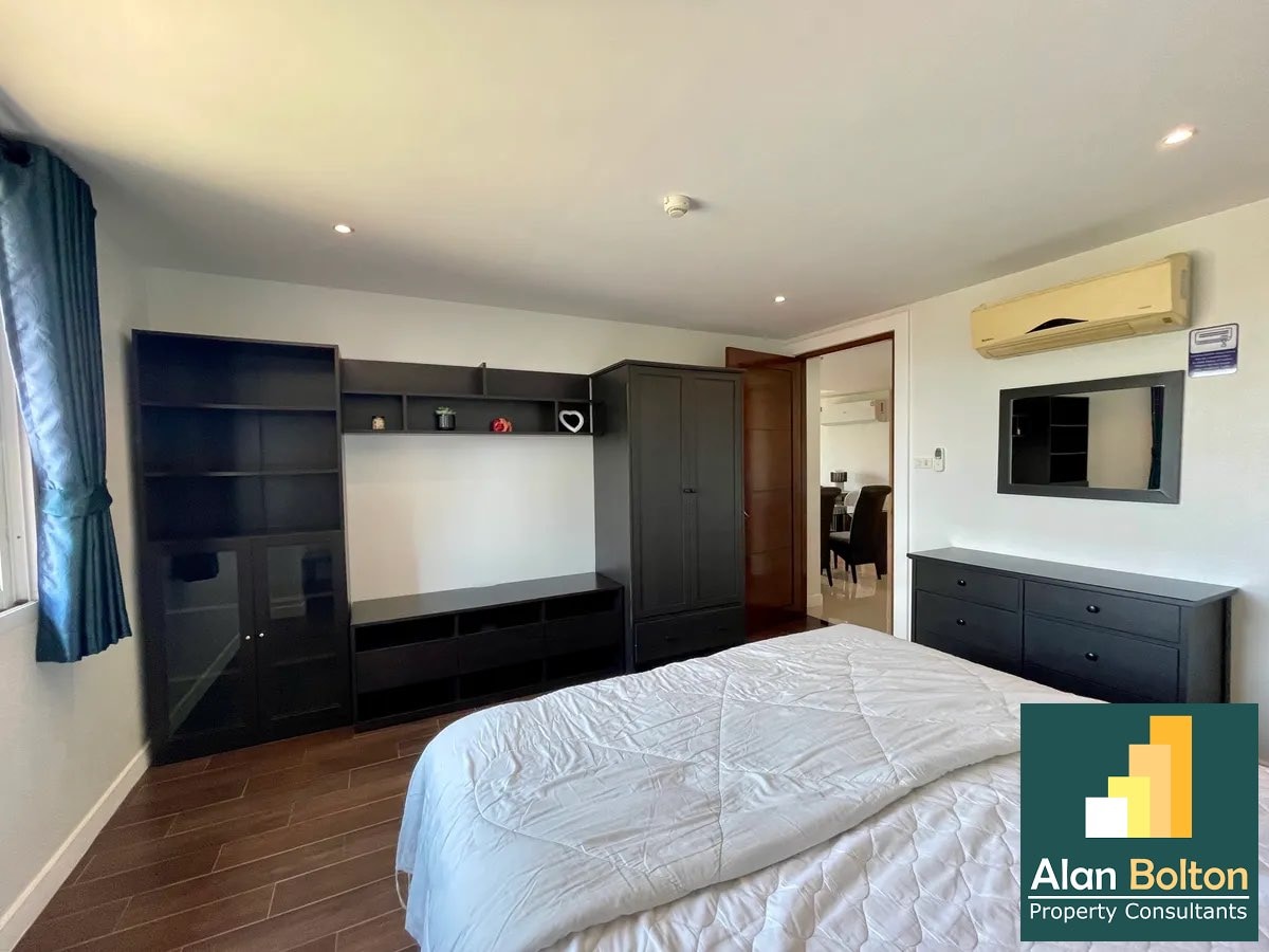 Jomtien Penthouse For sale 2 Bedroom 2 Bathroom 100 SQM In Thai Ownership photo 13