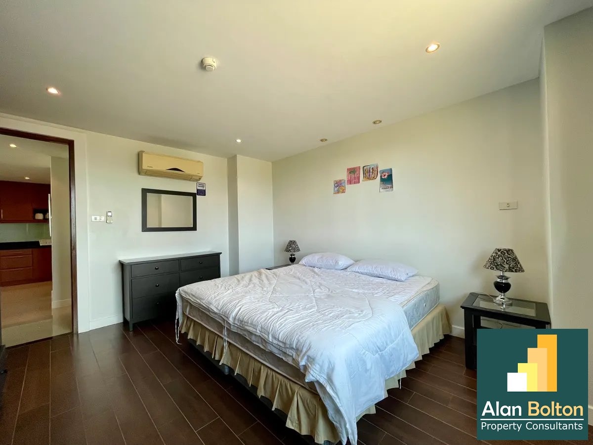 Jomtien Penthouse For sale 2 Bedroom 2 Bathroom 100 SQM In Thai Ownership photo 14