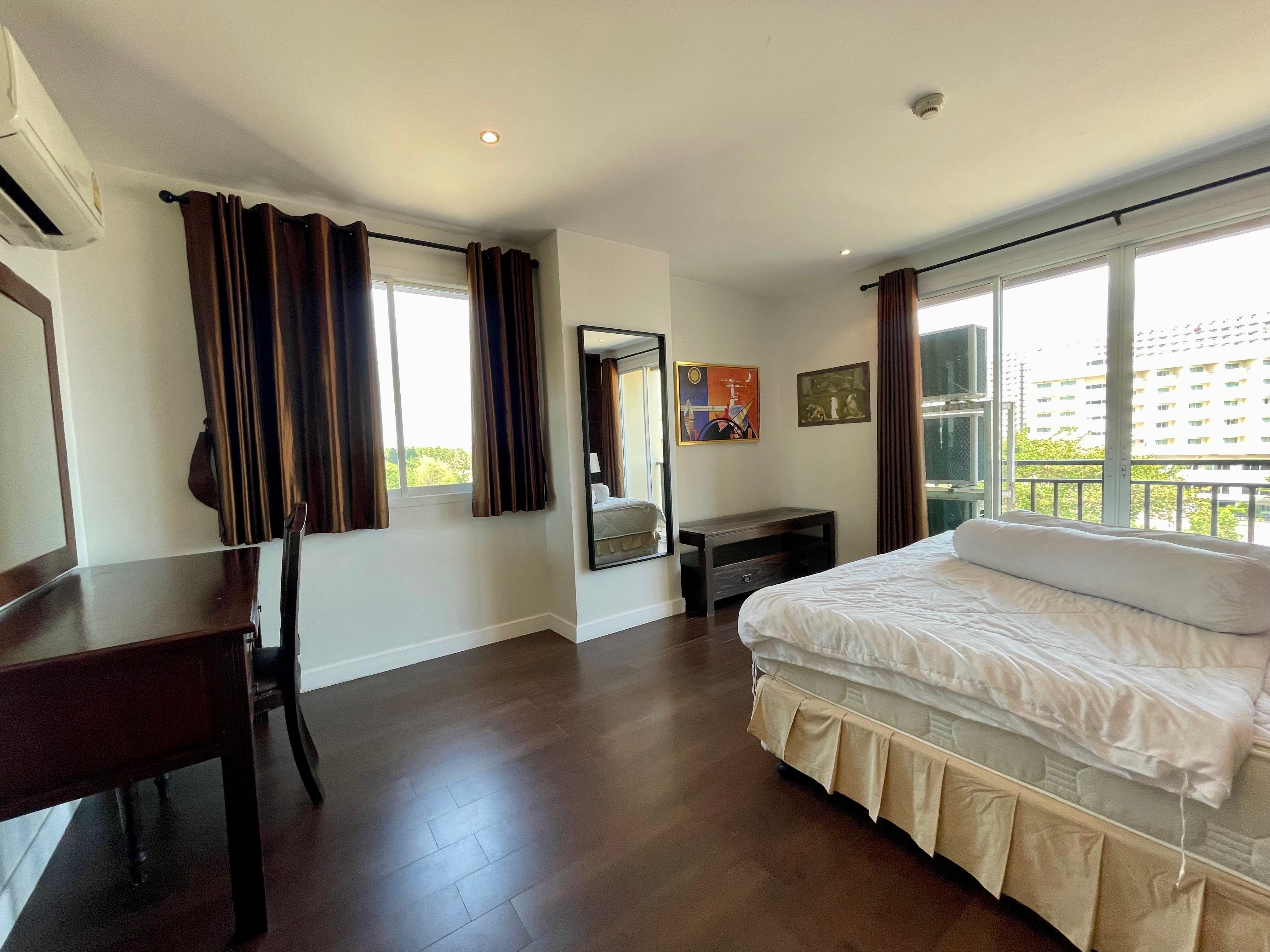 Jomtien Penthouse For sale 2 Bedroom 2 Bathroom 100 SQM In Thai Ownership photo 22