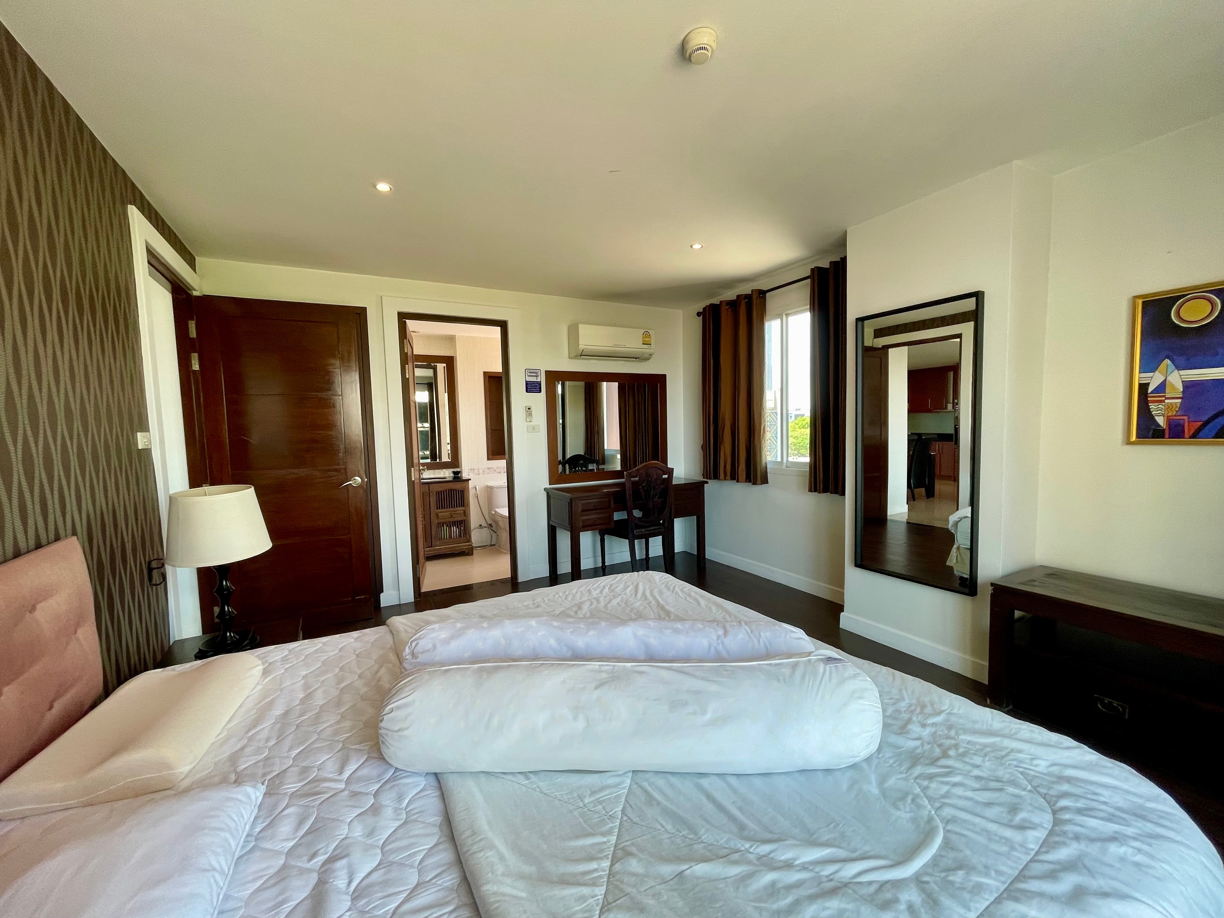 Jomtien Penthouse For sale 2 Bedroom 2 Bathroom 100 SQM In Thai Ownership photo 21