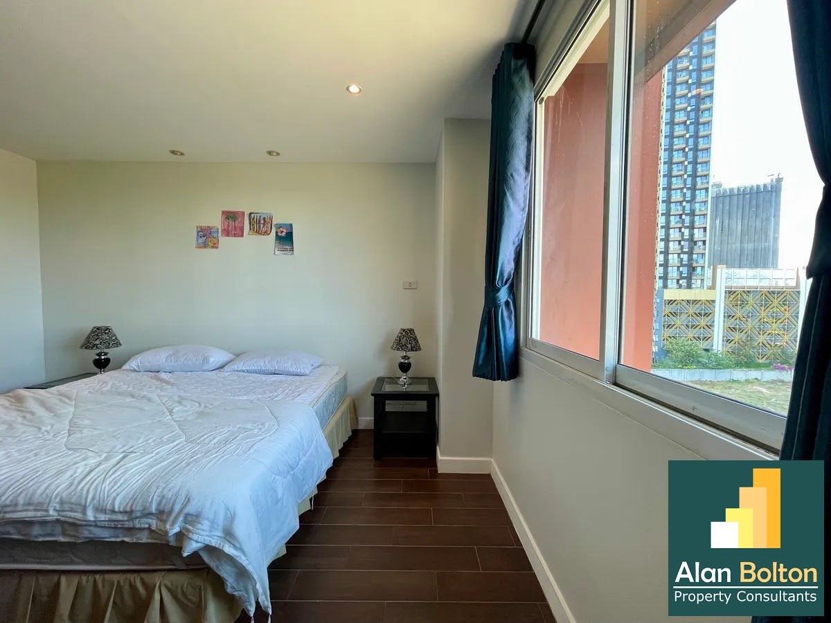 Jomtien Penthouse For sale 2 Bedroom 2 Bathroom 100 SQM In Thai Ownership photo 12