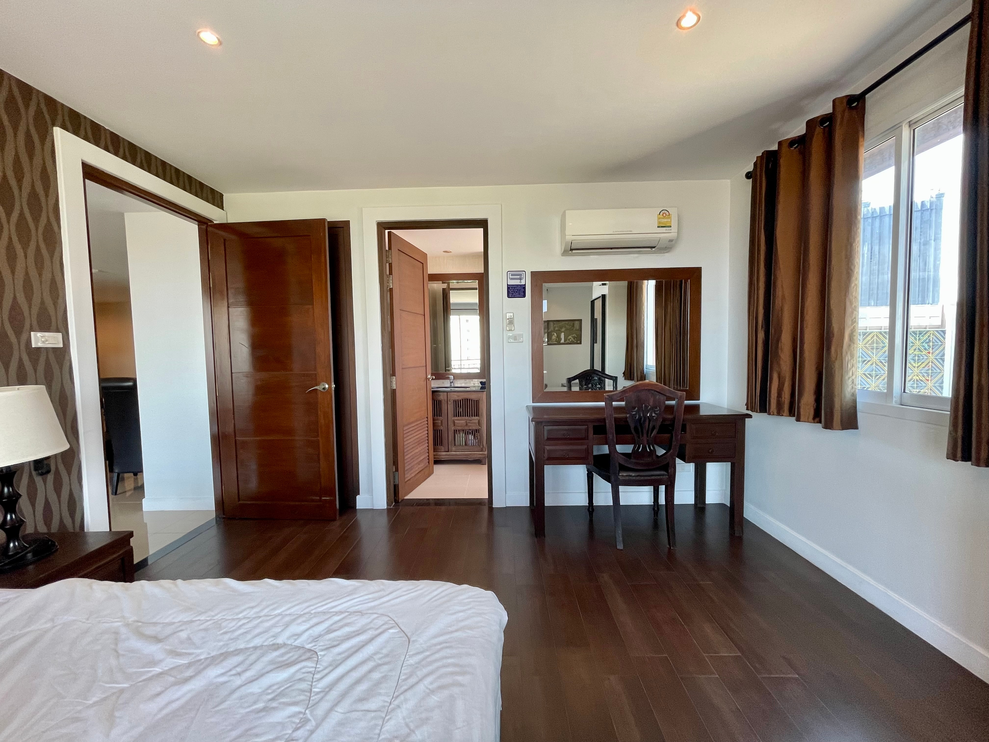 Jomtien Penthouse For sale 2 Bedroom 2 Bathroom 100 SQM In Thai Ownership photo 23