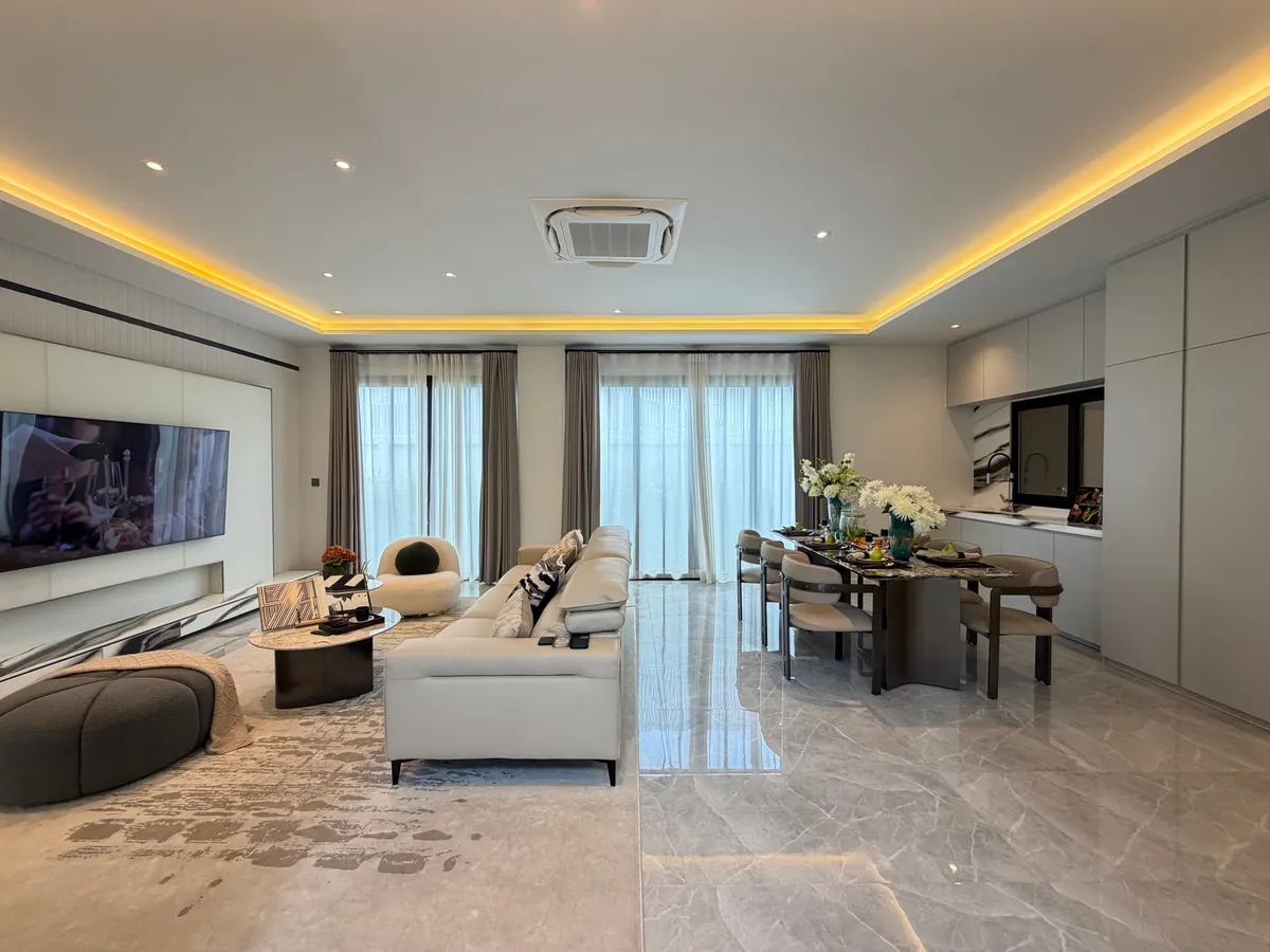 Modern House For Sale In East Pattaya photo 15