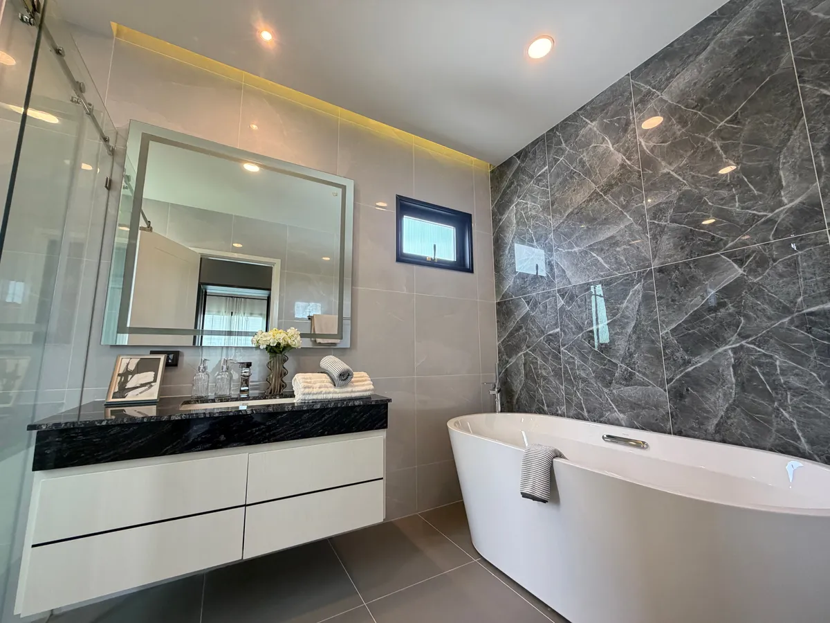 Modern House For Sale In East Pattaya photo 18
