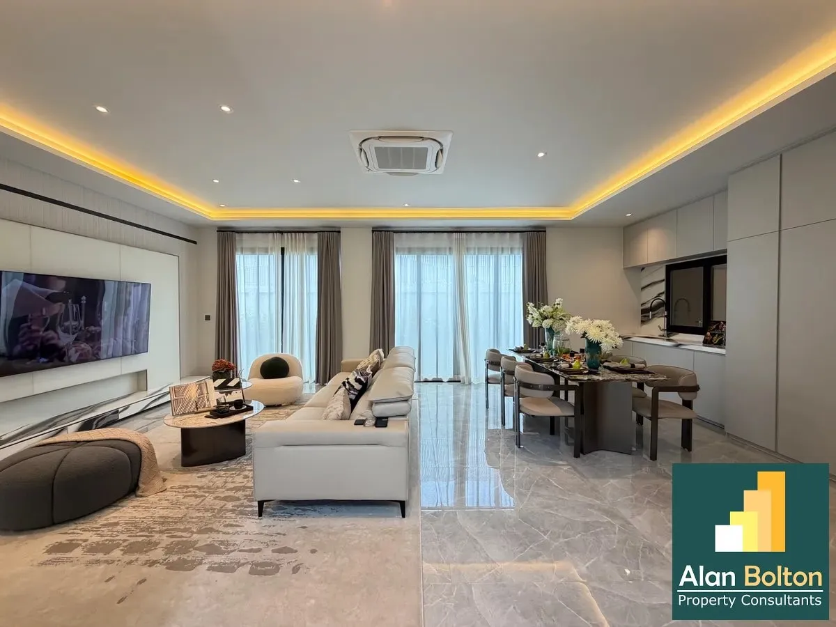 Modern House For Sale In East Pattaya photo 8