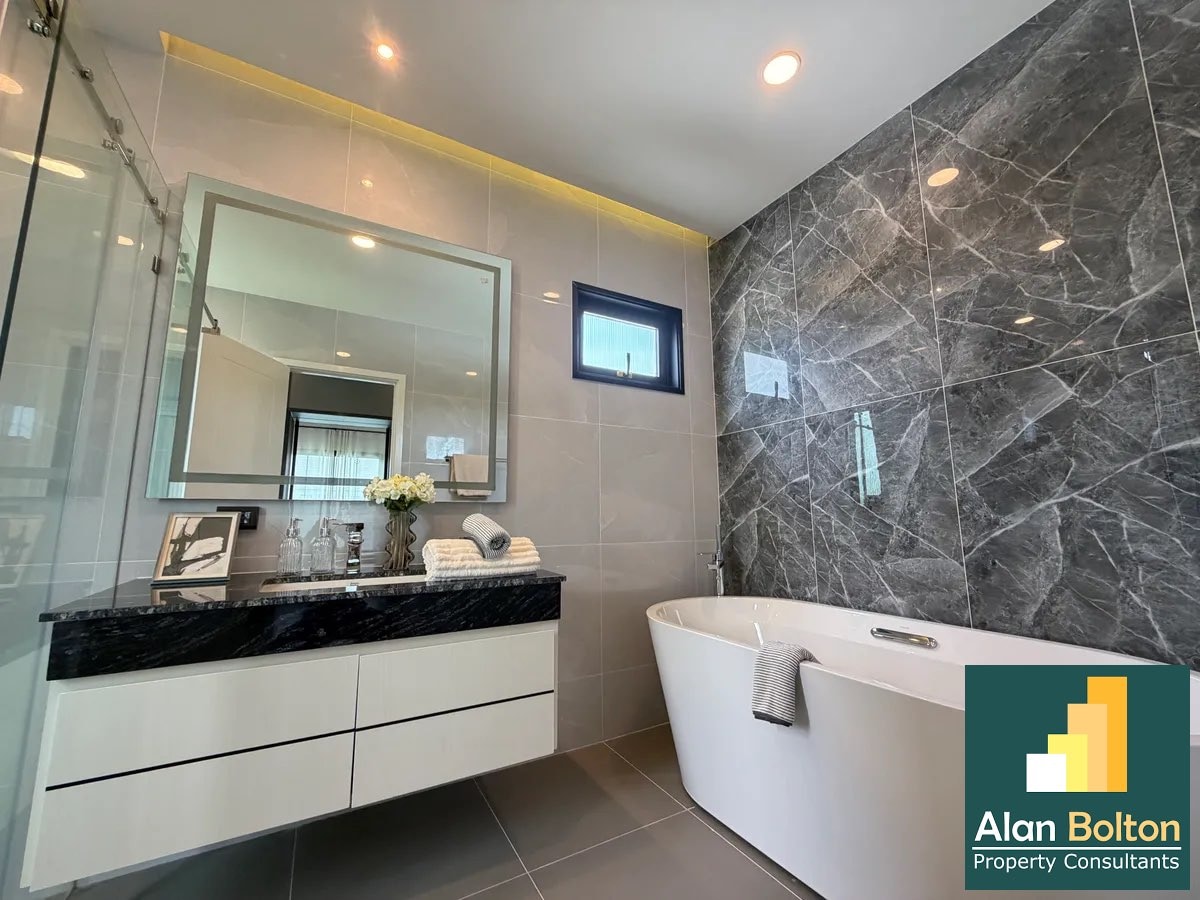 Modern House For Sale In East Pattaya photo 2