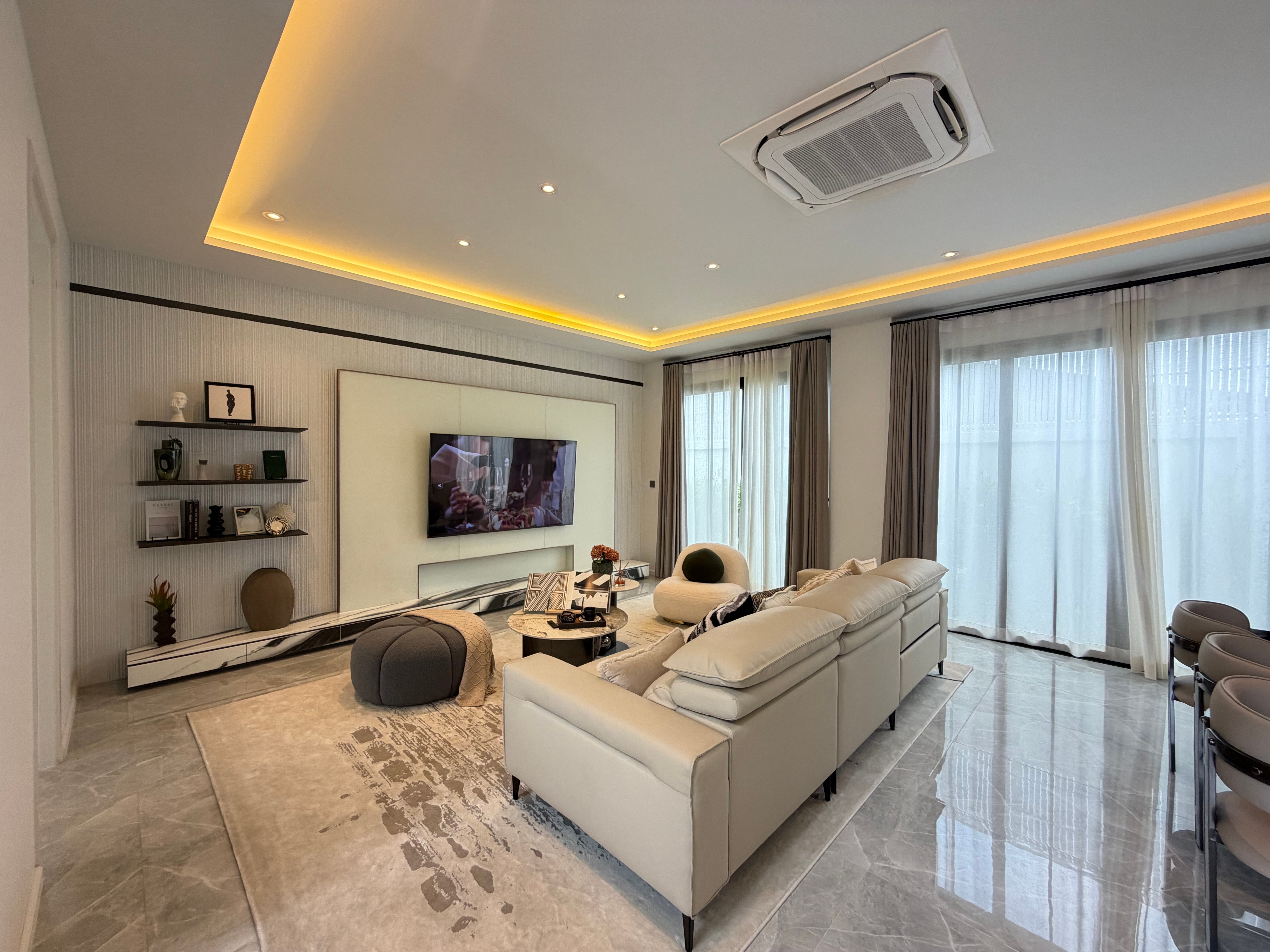 Modern House For Sale In East Pattaya photo 14